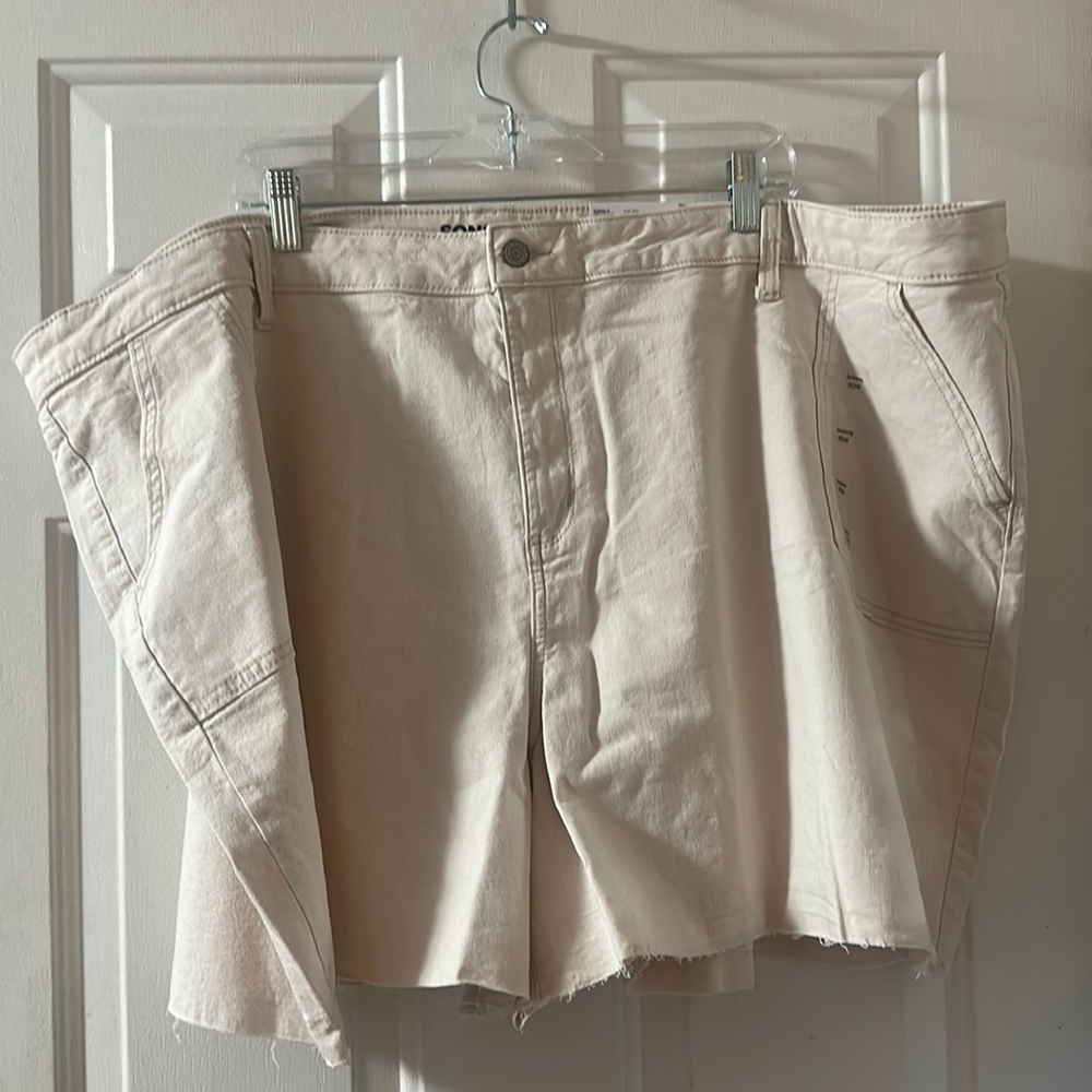 SONOMA HIGH RISE DENIM SHORTS: CREAM: NEW WITH TAGS: SIZE 30W